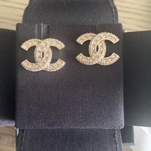 SOLD! NWT 2023 Chanel Gold and crystal earrings! Hard to find!